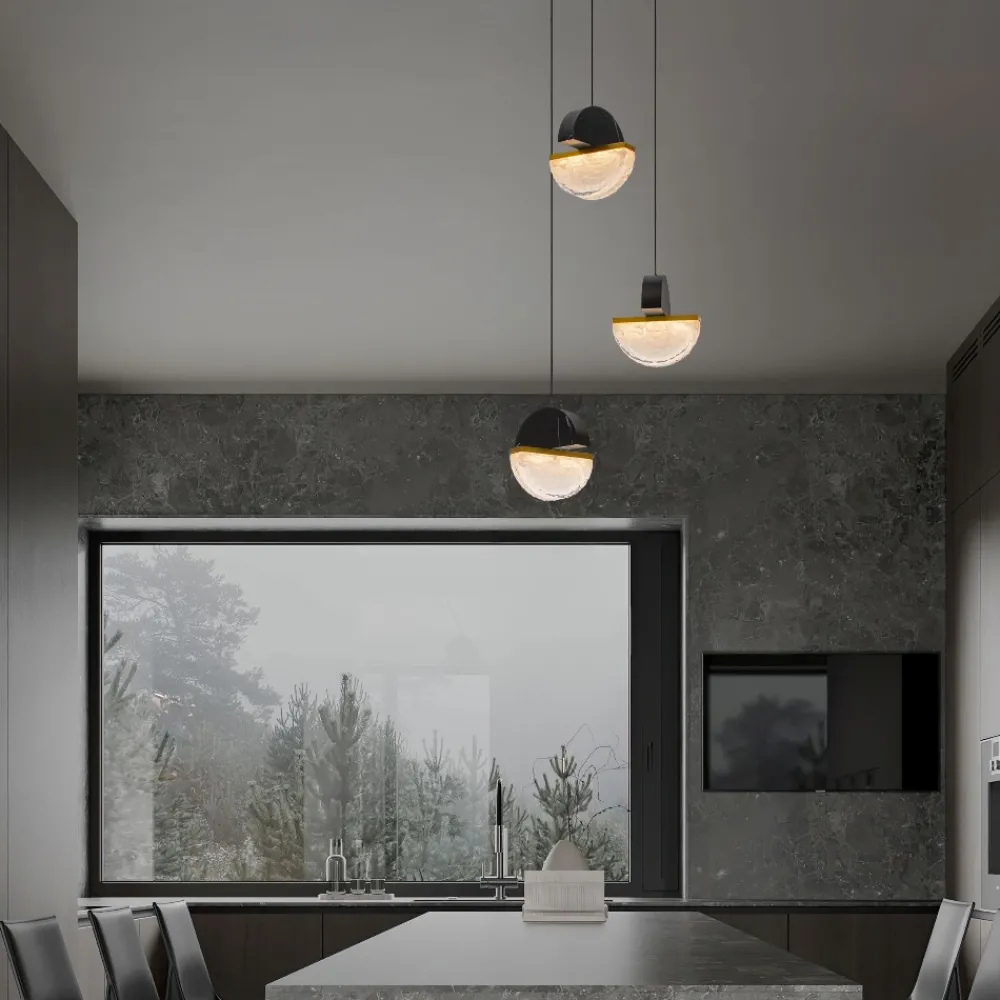 Lampadari Moderni-Selezionato da Mazzolaluce Lampadario 3 pendenti a sospensione marmo nero vetro effetto nuvola per sala da pranzo moderna