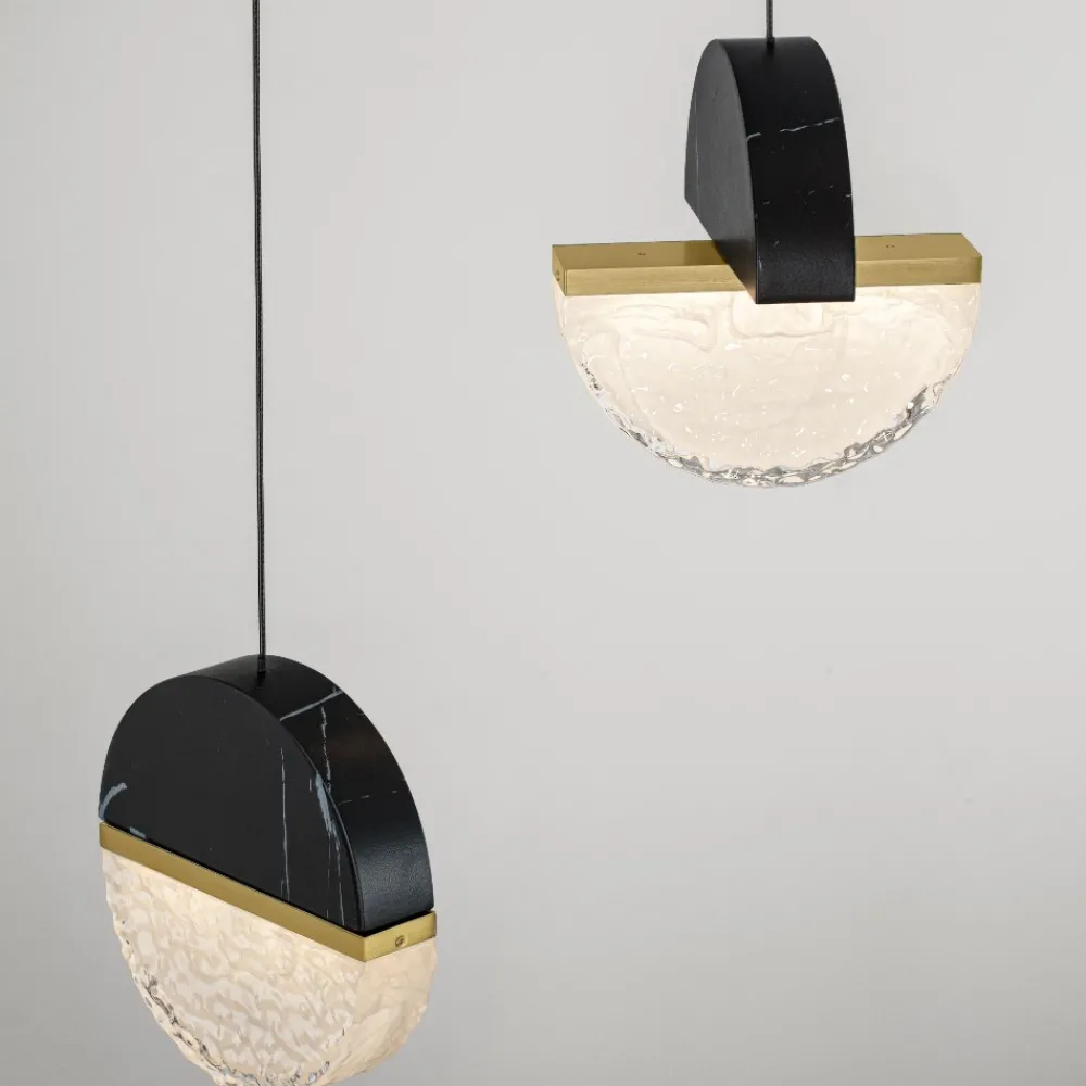 Lampadari Moderni-Selezionato da Mazzolaluce Lampadario 3 pendenti a sospensione marmo nero vetro effetto nuvola per sala da pranzo moderna