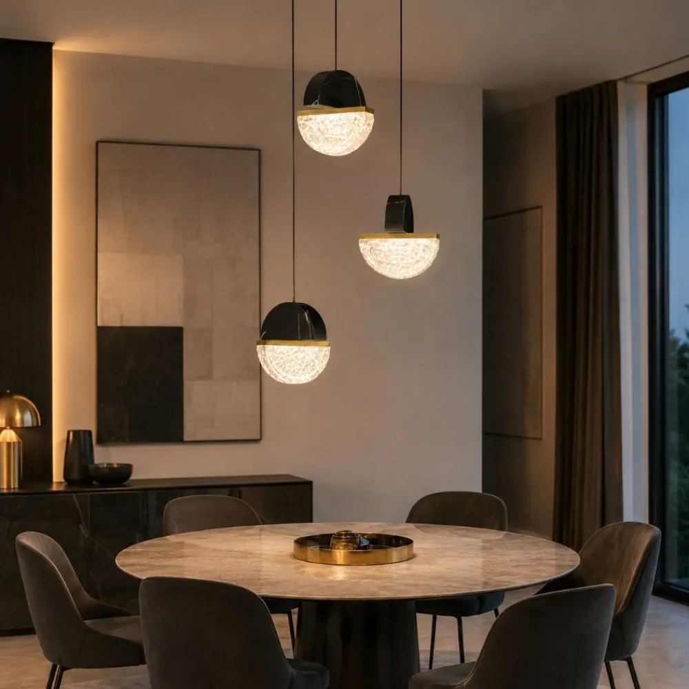 Lampadari Moderni-Selezionato da Mazzolaluce Lampadario 3 pendenti a sospensione marmo nero vetro effetto nuvola per sala da pranzo moderna