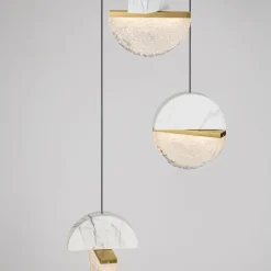 Lampadario Camera Da Letto-Selezionato da Mazzolaluce Lampadario 3 pendenti design marmo bianco e vetro per camera da letto stile contemporaneo