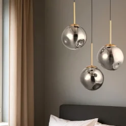 Lampadario Camera Da Letto-Selezionato da Mazzolaluce Lampadario per camera da letto oro sfere vetri fume