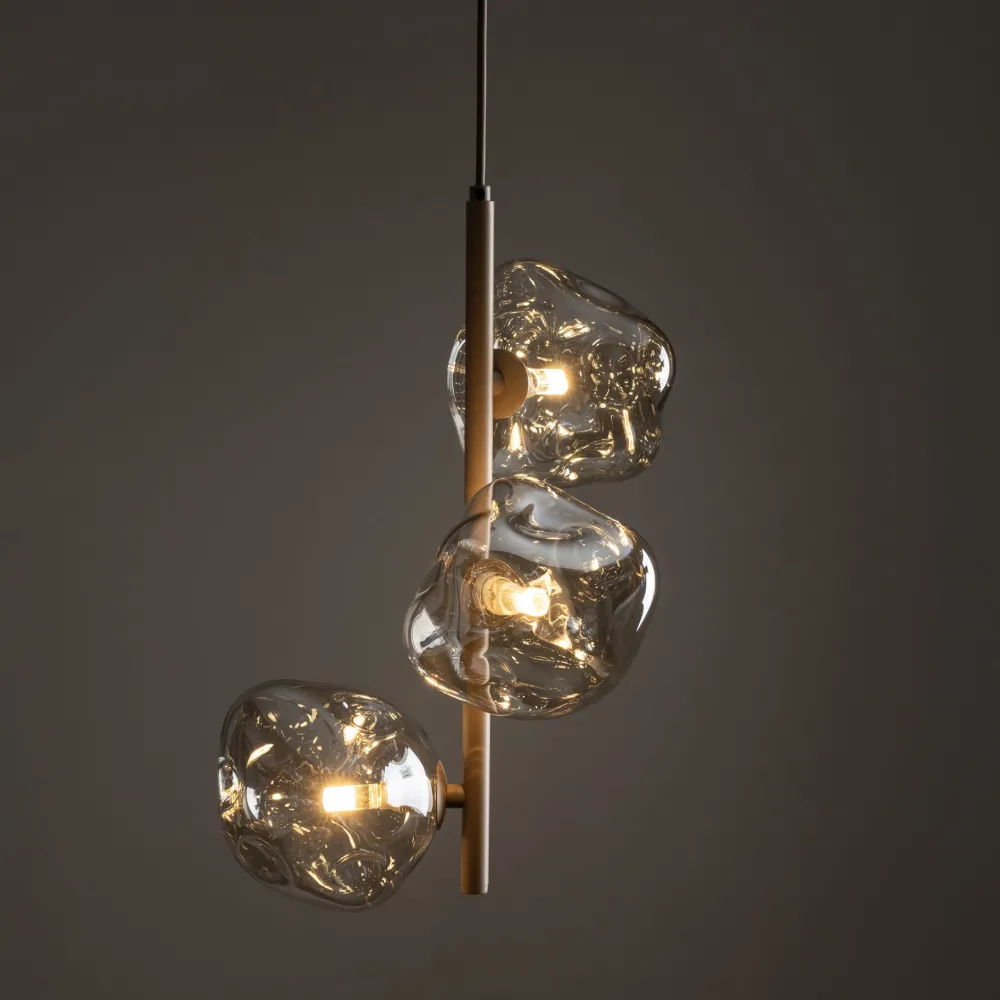 Lampadari Moderni-Selezionato da Mazzolaluce Lampadario per camera da letto verticale design moderno vetri cognac