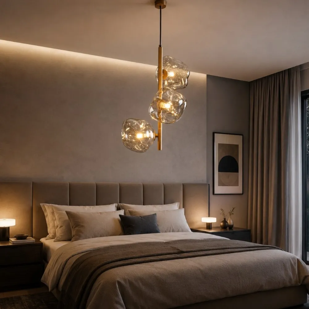 Lampadari Moderni-Selezionato da Mazzolaluce Lampadario per camera da letto verticale design moderno vetri cognac