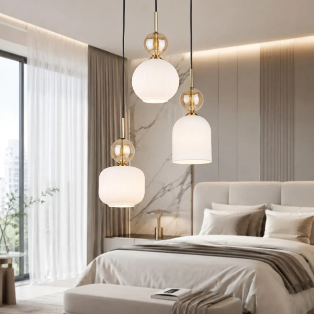 Lampadario Camera Da Letto-Selezionato da Mazzolaluce lampadario per camera da letto stile contemporaneo 3 vetri pendenti bianco ambra