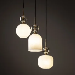 Lampadario Camera Da Letto-Selezionato da Mazzolaluce lampadario per camera da letto stile contemporaneo 3 vetri pendenti bianco ambra