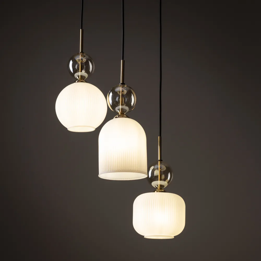 Lampadario Camera Da Letto-Selezionato da Mazzolaluce lampadario per camera da letto stile contemporaneo 3 vetri pendenti bianco ambra