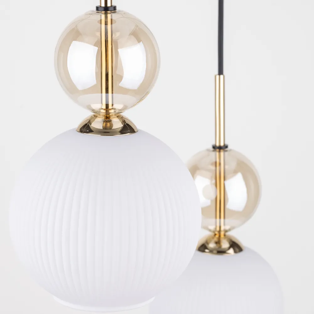 Lampadario Camera Da Letto-Selezionato da Mazzolaluce lampadario per camera da letto stile contemporaneo 3 vetri pendenti bianco ambra