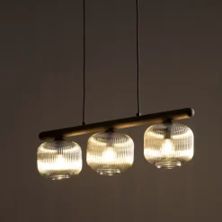 Lampadari Cucina-Selezionato da Mazzolaluce Lampadario per cucina barra di legno vetri rigati cognac