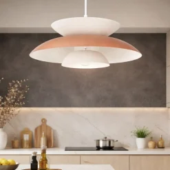 Lampadari Cucina-Selezionato da Mazzolaluce Lampadario per cucina bianco beige design moderno in metallo