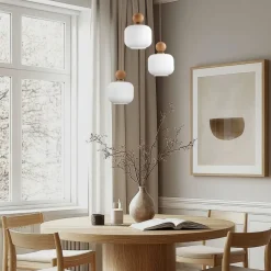 Lampadari Cucina-Selezionato da Mazzolaluce Lampadario per cucina moderna inserti in legno sfere di vetro a sospensione