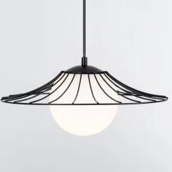 Lampadari Cucina-Selezionato da Mazzolaluce Lampadario per cucina moderna nero sfera bianca 36 cm