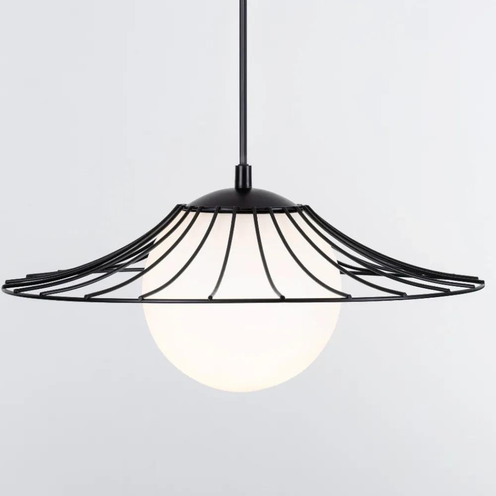 Lampadari Cucina-Selezionato da Mazzolaluce Lampadario per cucina moderna nero sfera bianca 36 cm