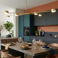 Lampadari Cucina-Selezionato da Mazzolaluce Lampadario per cucina moderna beige luci orientabili