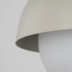 Lampadari Cucina-Selezionato da Mazzolaluce Lampadario per isola penisola cucina beige a cupola 27 cm