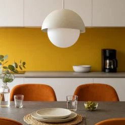 Lampadari Cucina-Selezionato da Mazzolaluce Lampadario per isola penisola cucina beige a cupola 27 cm