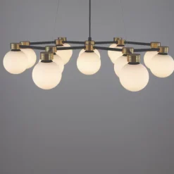 Lampadari Moderni-Selezionato da Mazzolaluce Lampadario per sala da pranzo stile contemporaneo nero oro