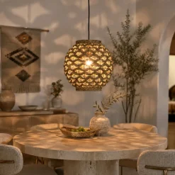 Lampadari Moderni-Selezionato da Mazzolaluce Lampadario per sala da pranzo sfera di rattan e giacinto essiccato