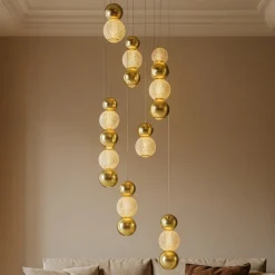 Lampadari Moderni-Selezionato da Mazzolaluce Lampadario per salotto contemporaneo sfere pendenti oro