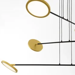 Lampadari Moderni-Selezionato da Mazzolaluce Lampadario per salotto moderno led 3000k orientabili nero e oro