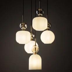 Lampadari Moderni-Selezionato da Mazzolaluce lampadario per soggiorno contemporaneo 5 vetri ambra bianco pendenti