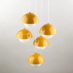 Lampadari Moderni-Selezionato da Mazzolaluce Lampadario per soggiorno 5 luci pendenti a cupola ocra