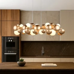 Lampadari Cucina-Selezionato da Mazzolaluce Lampadario per tavolo cucina moderna oro sfere vetro bianco