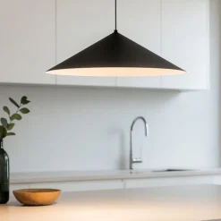 Lampadari Cucina-Selezionato da Mazzolaluce Lampadario per tavolo cucina design minimal nero led 3000k