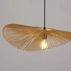 Lampadari Cucina-Selezionato da Mazzolaluce Lampadario per tavolo da cucina in rattan e corda di carta