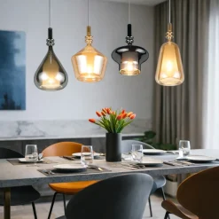 Lampadari Moderni-Selezionato da Mazzolaluce Lampadario per tavolo sala da pranzo con 4 pendenti i vetro
