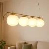 Lampadari Moderni-Selezionato da Mazzolaluce Lampadario per tavolo soggiorno moderno oro sfere bianche