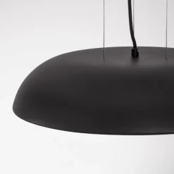 Lampadari Cucina-Selezionato da Mazzolaluce Lampadario tondo a cupola nero per tavola da cucina
