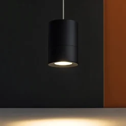 Lampade A Sospensione-Selezionato da Mazzolaluce Lampada sospensione pendente cilindro nero moderna
