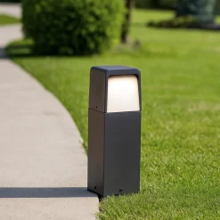 Lampioni Da Giardino-Selezionato da Mazzolaluce Lampioncino da giardino moderno grafite 30cm led 13w 4000k ip65