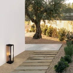 Lampioni Da Giardino-Selezionato da Mazzolaluce Lampioncino da giardino nero con inserti in legno