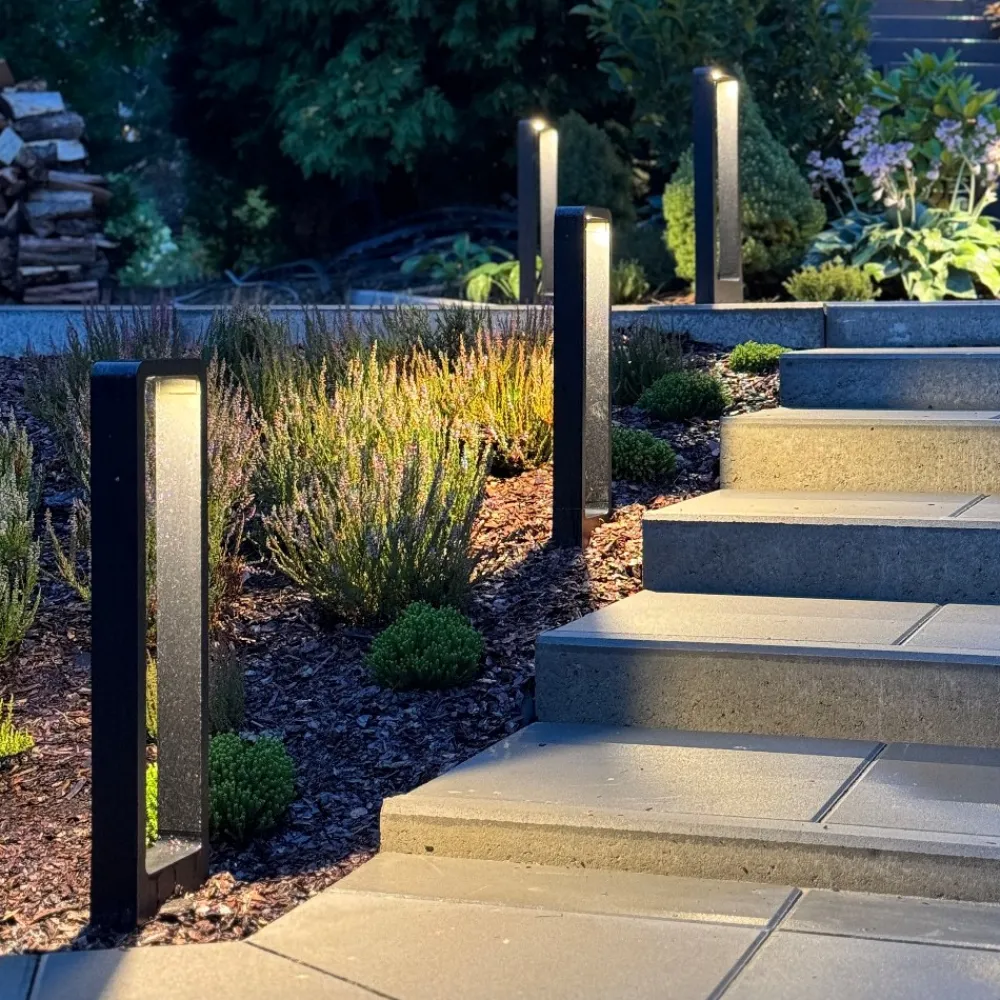 Lampioni Da Giardino-Selezionato da Mazzolaluce Lampioncino nero design moderno led 10w 3000k per esterno giardino ip54