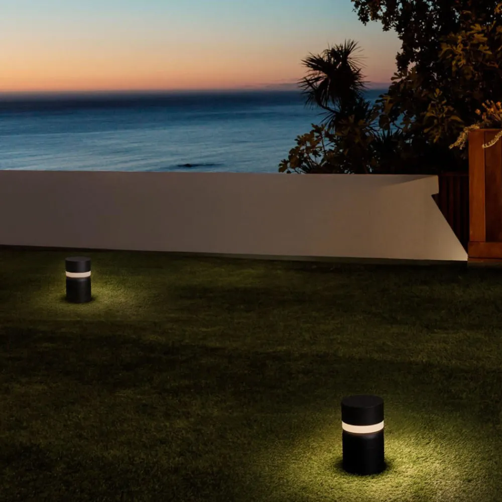 Lampioni Da Giardino-Selezionato da Mazzolaluce Lampioncino tubolare nero led 8w 3000k per giardini moderni