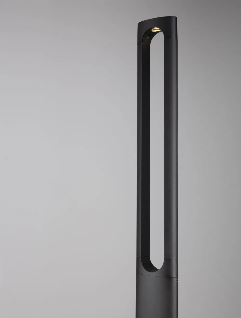 Lampioni Da Giardino-Selezionato da Mazzolaluce Lampione alto da giardino led 11w 3000k antracite