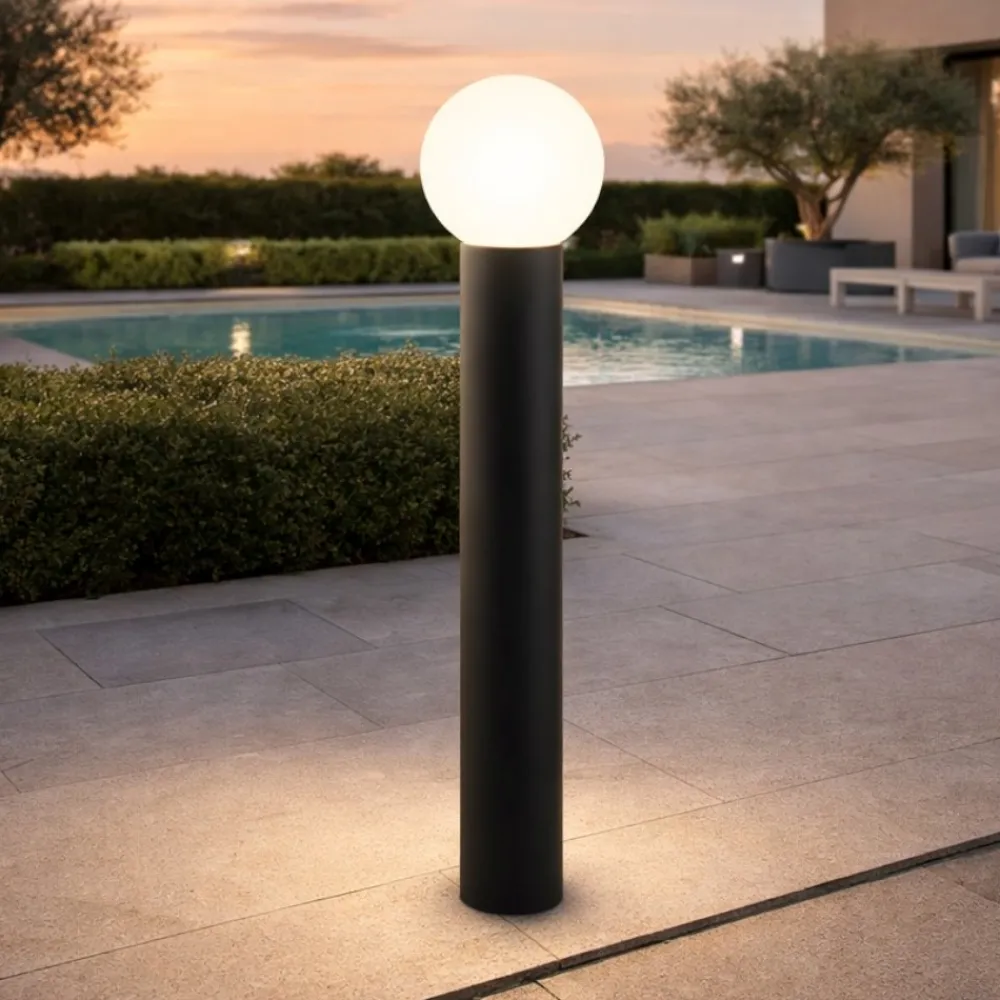 Lampioni Da Giardino-Selezionato da Mazzolaluce Lampione da giardino alluminio antracite sfera di vetro bianco ip44