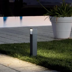 Lampioni Da Giardino-Selezionato da Mazzolaluce Lampione da giardino design moderno grafite led biemissione 4000k