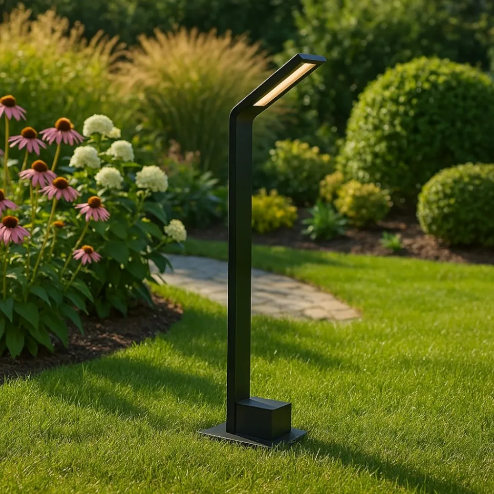 Lampioni Da Giardino-Selezionato da Mazzolaluce Lampione da giardino design sottile nero led 7w 3000k moderno