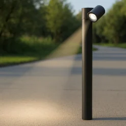 Lampioni Da Giardino-Selezionato da Mazzolaluce Lampione nero da giardino luce orientabile moderno