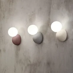 Applique Da Parete-Ondaluce rock applique grigio cemento sfera vetro bianca moderna