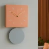 Orologi Da Parete Moderni-Selezionato da Mazzolaluce Orologio a parete con pendolo quadrato metallo pesca
