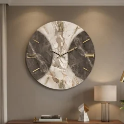 Orologi Da Parete Moderni-Selezionato da Mazzolaluce Orologio a parete moderno effetto marmo design numeri romani oro 60cm