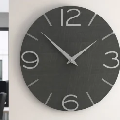 Orologi Da Parete Moderni-Selezionato da Mazzolaluce Orologio a parete moderno legno radica grigia rotondo