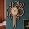 Orologi Da Parete Moderni-Selezionato da Mazzolaluce Orologio a pendolo moderno da parete legno colore terracotta