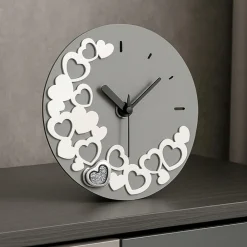 Soprammobili Moderni-Selezionato da Mazzolaluce Orologio da comodino moderno cuori grigio fp