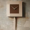 Orologi Da Parete Moderni-Selezionato da Mazzolaluce Orologio da muro a pendolo moderno cioccolato
