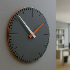 Orologi Da Parete Moderni-Selezionato da Mazzolaluce Orologio da muro grigio quarzo arancione bianco in legno