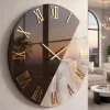 Orologi Da Parete Moderni-Selezionato da Mazzolaluce Orologio da parete 60 cm tondo specchiato bronzo effetto marmo cipria